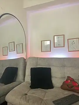 Snapshot of CharlotteCopper_ chatting on 04-01-26, 10:27 CharlotteCopper online show from 04-01-26, 10:27