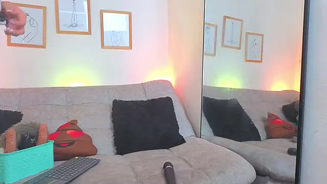 Snapshot of CharlotteCopper_ chatting on 04-19-26, 10:27 CharlotteCopper online show from 04-19-26, 10:27