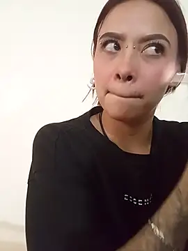 Snapshot of AuroraaMoonn chatting on 04-05-26, 11:11 AuroraaMoonn online show from 04-05-26, 11:11