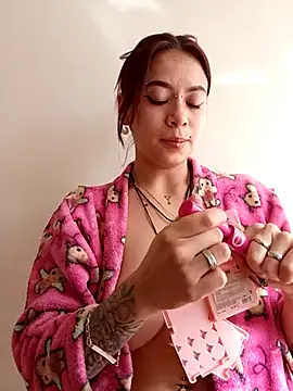 Snapshot of AuroraaMoonn chatting on 04-07-26, 01:02 AuroraaMoonn online show from 04-07-26, 01:02