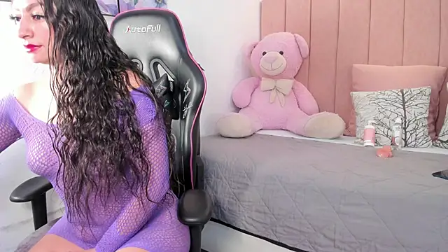 natalia vela online show from 06-17-26, 01:21