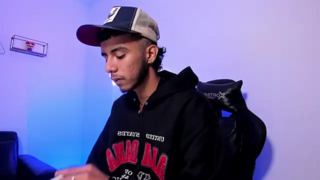 Red 4KT online show from 03-25-26, 09:46