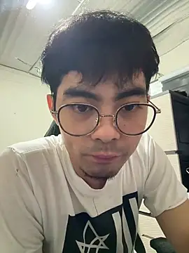 Snapshot of KevinZache chatting on 05-31-26, 12:44 KevinZache online show from 05-31-26, 12:44