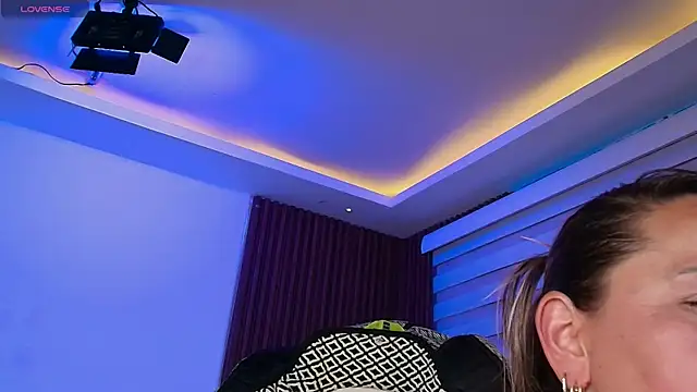 Snapshot of Cinthya_roberts chatting on 05-19-26, 07:21 Cinthya roberts online show from 05-19-26, 07:21