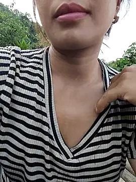 xinhxinh-cute online show from 04-12-26, 10:51
