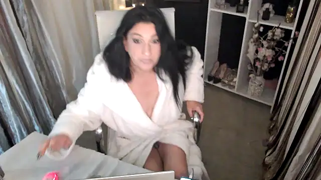 Snapshot of DreamLove2020 chatting on 10-19-25, 08:11 DreamLove2020 online show from 10-19-25, 08:11