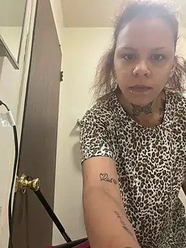 Honeyy bunzzxoxo online show from 04-18-26, 04:42