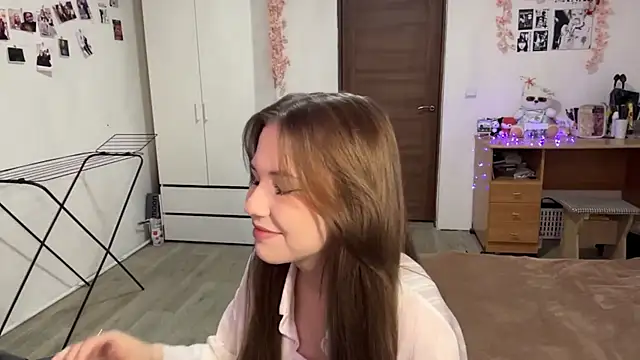 NyelleSpir online show from 04-10-26, 03:08