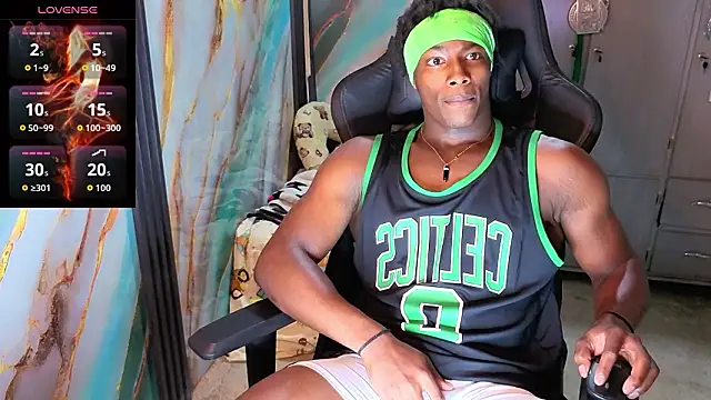 Snapshot of maxmuscle10 chatting on 03-25-26, 02:38 maxmuscle10 online show from 03-25-26, 02:38