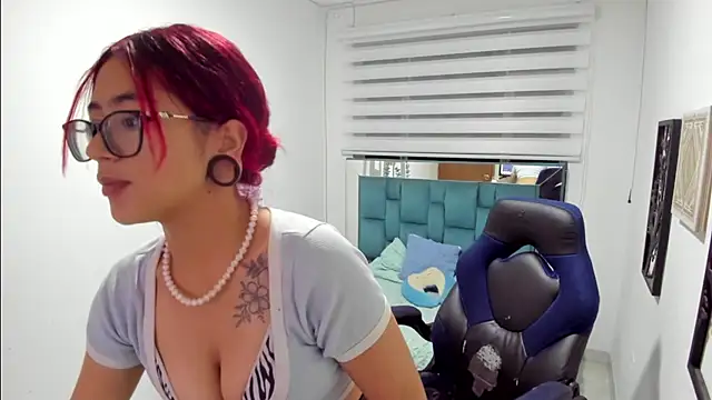 Snapshot of Sara_Red_X chatting on 04-08-26, 03:19 Sara Red X online show from 04-08-26, 03:19