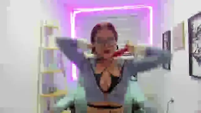 Snapshot of Sara_Red_X chatting on 04-18-26, 03:42 Sara Red X online show from 04-18-26, 03:42