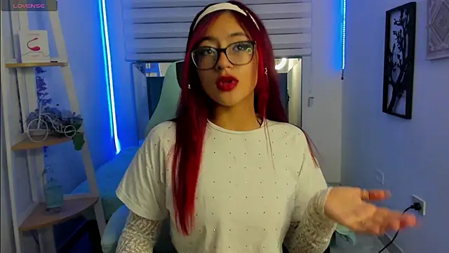 Sara Red X online show from 06-17-26, 03:28