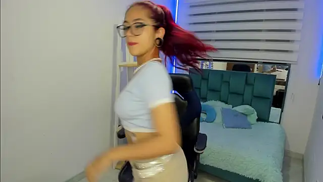 Snapshot of Sara_Red_X chatting on 04-03-26, 03:13 Sara Red X online show from 04-03-26, 03:13