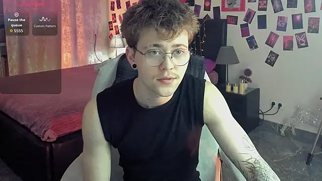 Thomas Norton online show from 03-25-26, 03:33