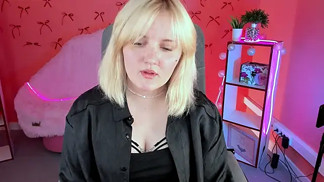 Snapshot of KathyBriggs chatting on 03-26-26, 09:40 KathyBriggs online show from 03-26-26, 09:40