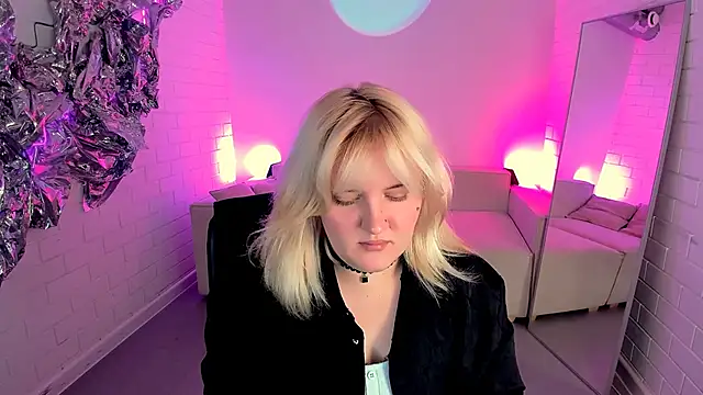 KathyBriggs online show from 06-17-26, 05:07