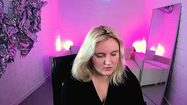 KathyBriggs online show from 06-25-26, 05:12