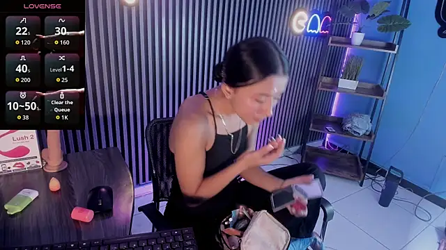 Luna roose1 online show from 04-19-26, 12:28