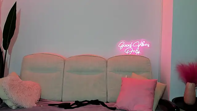 Cassy-Foxy online show from 05-13-26, 06:31