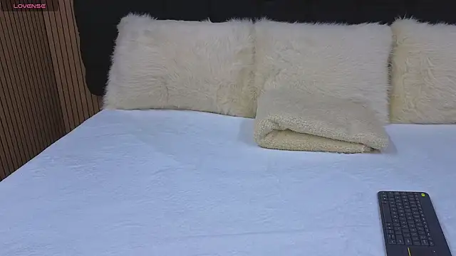 messy-saray online show from 04-06-26, 01:01