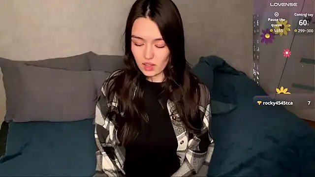 lilysolar online show from 04-06-26, 04:52