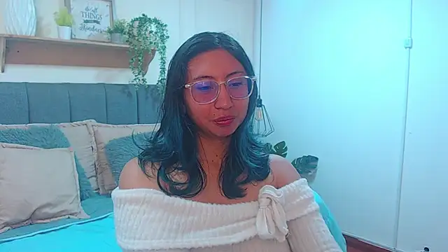 Snapshot of Violet_2003 chatting on 03-27-26, 01:56 Violet 2003 online show from 03-27-26, 01:56