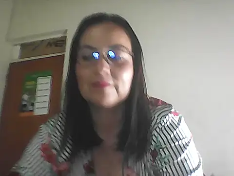 Snapshot of roxanne_xxx chatting on 04-13-26, 02:21 roxanne xxx online show from 04-13-26, 02:21