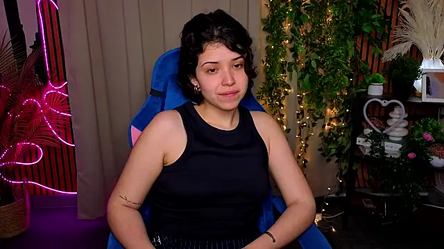 Snapshot of MariaHadson chatting on 03-30-26, 01:56 MariaHadson online show from 03-30-26, 01:56