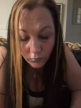 Queenemerald online show from 04-01-26, 02:35