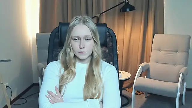 Snapshot of VestaBowmer chatting on 03-27-26, 11:11 VestaBowmer online show from 03-27-26, 11:11