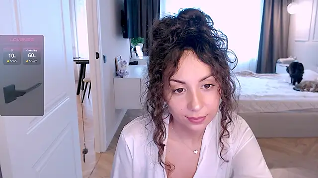 Snapshot of curly_jade_ chatting on 06-24-26, 04:05 curly jade online show from 06-24-26, 04:05