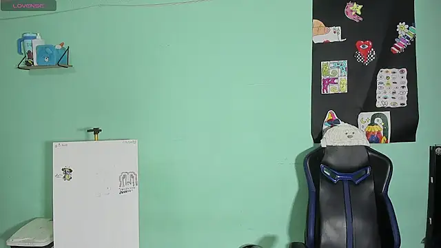 TYLERhHOT2005 online show from 04-18-26, 03:20