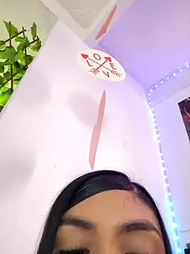 Snapshot of yvonne_1998 chatting on 03-25-26, 09:14 yvonne 1998 online show from 03-25-26, 09:14