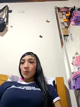 Snapshot of yvonne_1998 chatting on 03-30-26, 06:20 yvonne 1998 online show from 03-30-26, 06:20