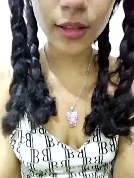 Yi Uzi online show from 05-26-26, 01:47
