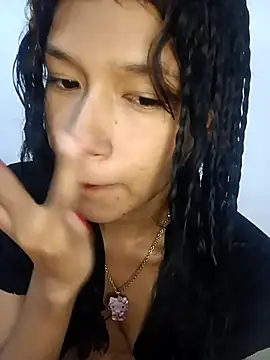 Yi Uzi online show from 04-24-26, 12:45