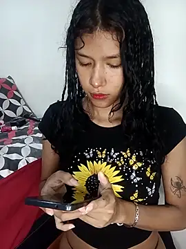 Yi Uzi online show from 04-25-26, 01:08