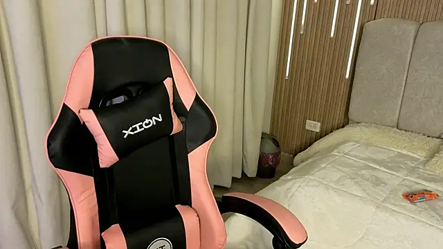 shalomm  online show from 04-04-26, 01:01