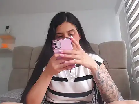 Snapshot of SofiaBanks_ chatting on 04-05-26, 10:05 SofiaBanks online show from 04-05-26, 10:05