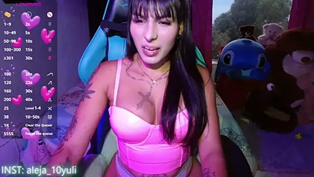 Snapshot of aleja_1028 chatting on 06-06-26, 10:59 aleja 1028 online show from 06-06-26, 10:59
