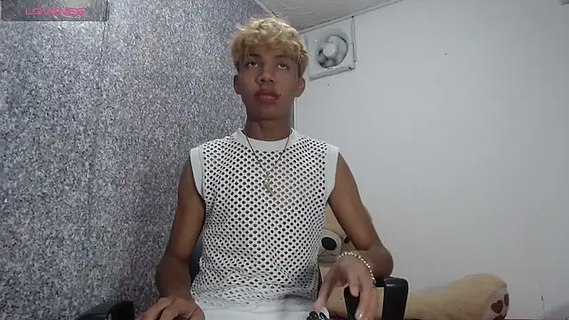 misael boyx18 online show from 03-30-26, 12:12