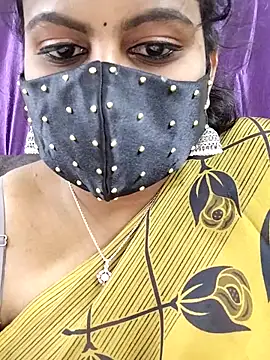 Snapshot of honeyflowerr chatting on 03-26-26, 08:45 honeyflowerr online show from 03-26-26, 08:45