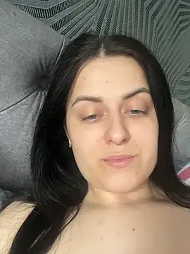 Snapshot of Velliaa chatting on 05-19-26, 12:01 Velliaa online show from 05-19-26, 12:01