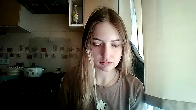 Snapshot of KariLindsey chatting on 04-13-26, 10:19 KariLindsey online show from 04-13-26, 10:19