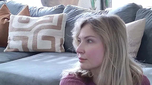 WhereisAlice online show from 04-02-26, 03:51