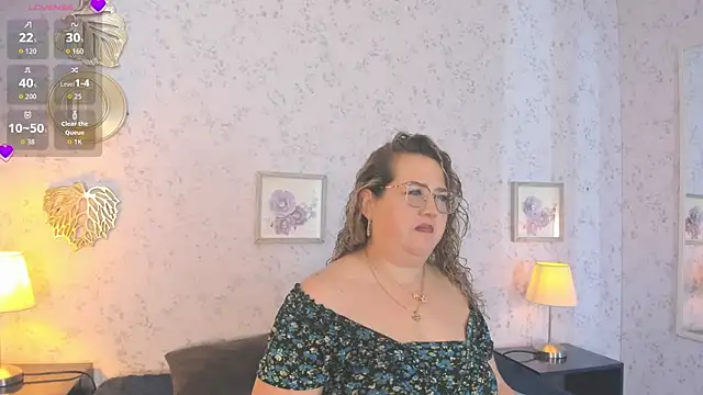 Martinacurvy  online show from 06-04-26, 10:20