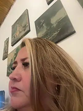 Martinacurvy  online show from 04-08-26, 12:34