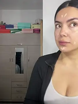 Snapshot of Cami_olarte chatting on 04-21-26, 05:30 Cami olarte online show from 04-21-26, 05:30