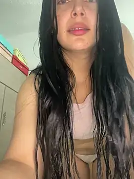 Snapshot of Cami_olarte chatting on 05-26-26, 02:04 Cami olarte online show from 05-26-26, 02:04
