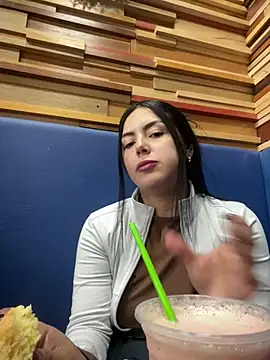 Cami olarte online show from 04-11-26, 07:28